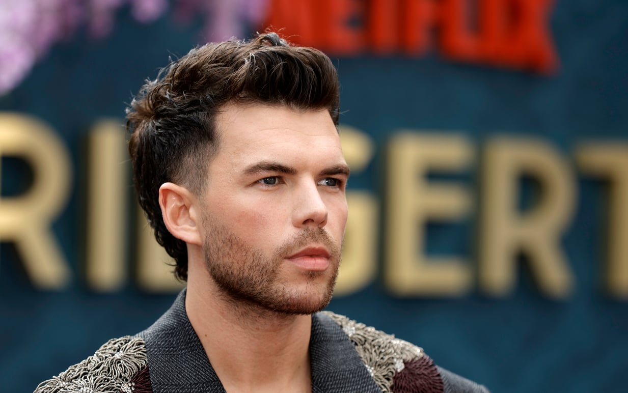 Corte profissional com acabamento de barbearia premium