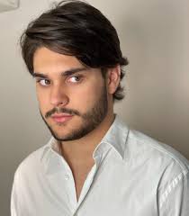 Corte com luzes e acabamento texturizado